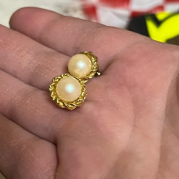 Pearl Stud Earrings - Picture 5 of 6